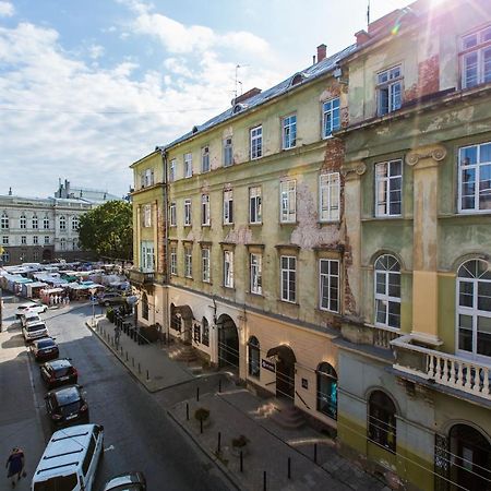 Апартаменти вул. Театральна 26 з балконом на Вернісаж. Львов Экстерьер фото