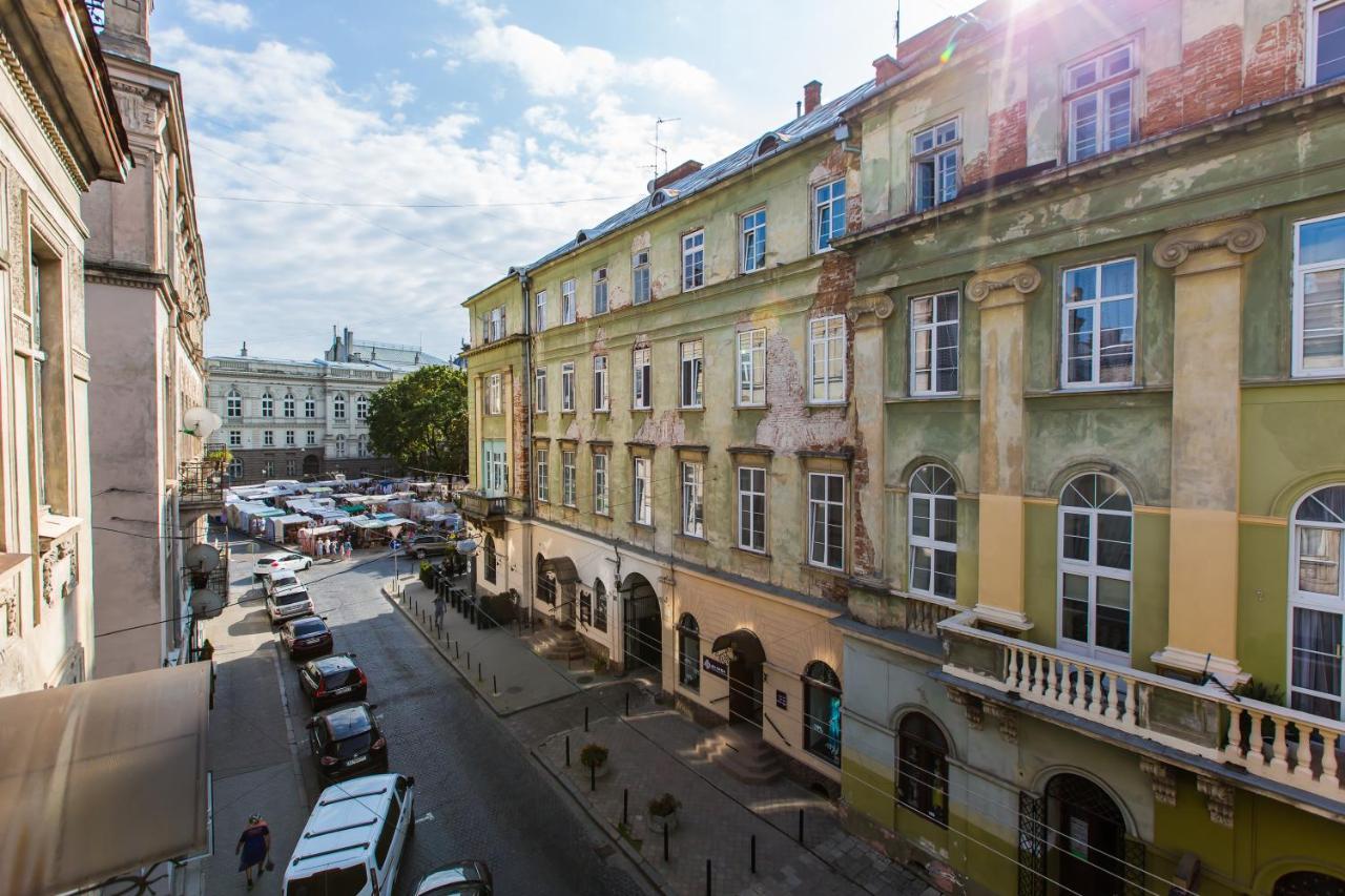 Апартаменти вул. Театральна 26 з балконом на Вернісаж. Львов Экстерьер фото