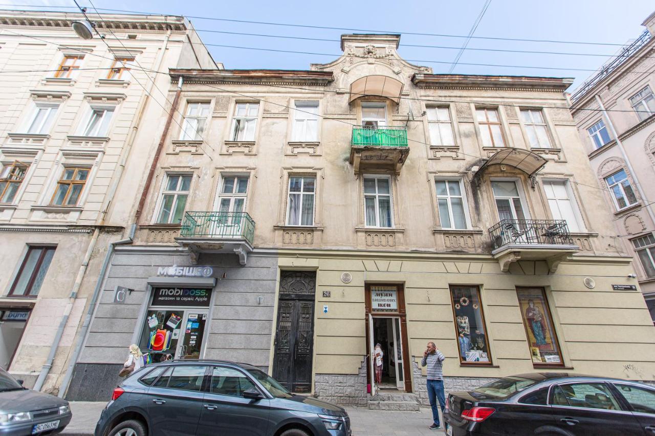 Апартаменти вул. Театральна 26 з балконом на Вернісаж. Львов Экстерьер фото