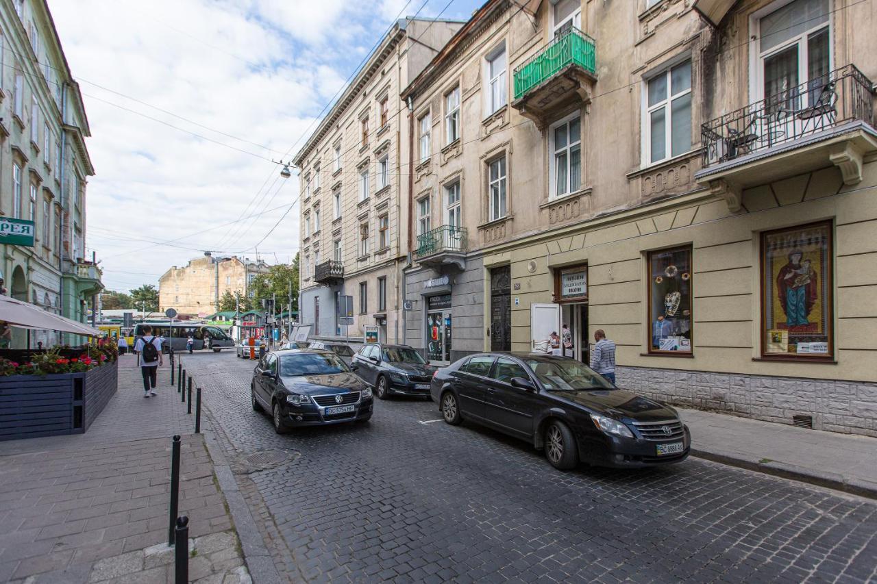 Апартаменти вул. Театральна 26 з балконом на Вернісаж. Львов Экстерьер фото